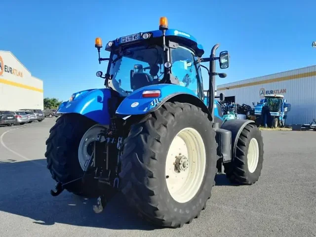 Occasion New Holland T7-210AC à ANTIGNY chez Groupe OUVRARD