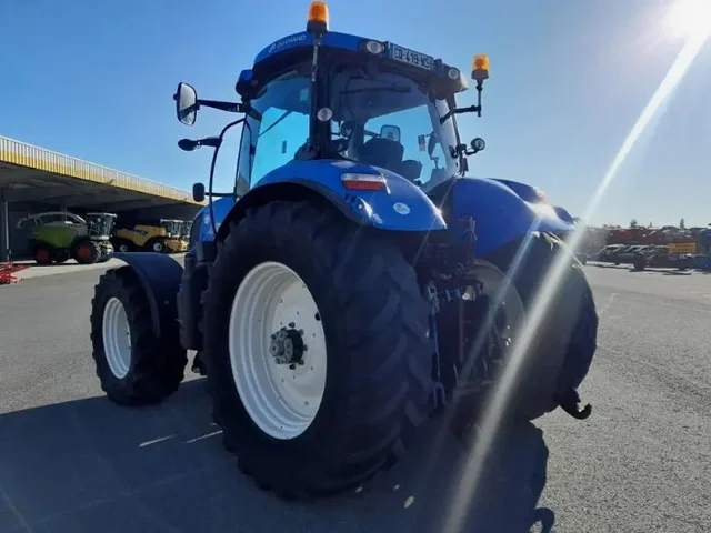 Occasion New Holland T7-210AC à ANTIGNY chez Groupe OUVRARD