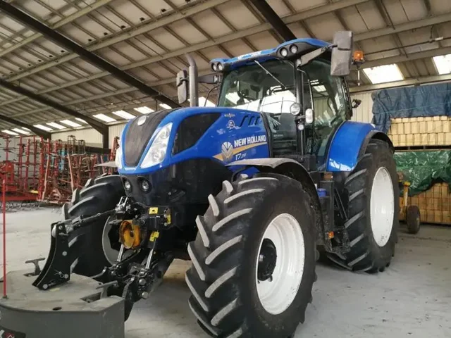 Occasion New Holland T7-210AC à ANTIGNY chez Groupe OUVRARD
