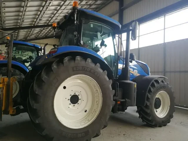 Occasion New Holland T7-210AC à ANTIGNY chez Groupe OUVRARD