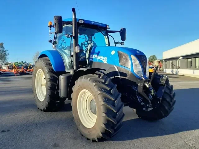 Occasion New Holland T7-210RC à ANTIGNY chez Groupe OUVRARD