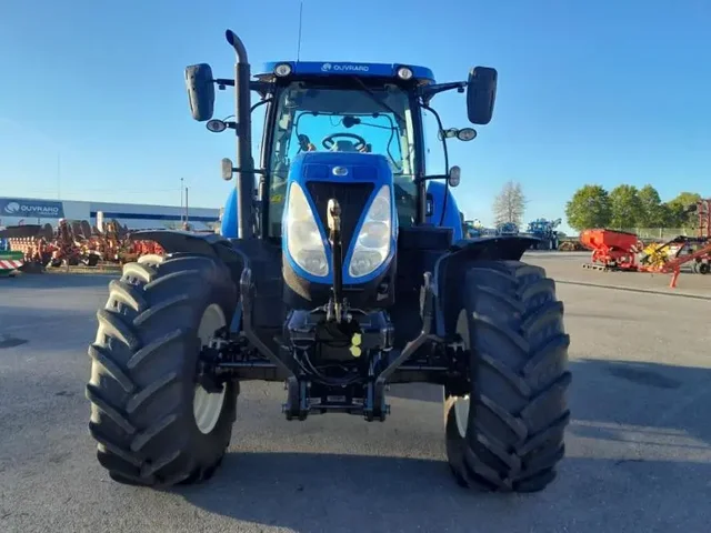 Occasion New Holland T7-210RC à ANTIGNY chez Groupe OUVRARD