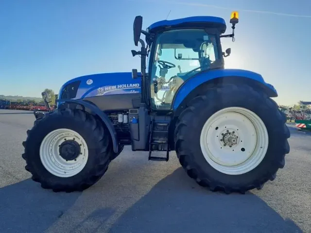 Occasion New Holland T7-210RC à ANTIGNY chez Groupe OUVRARD