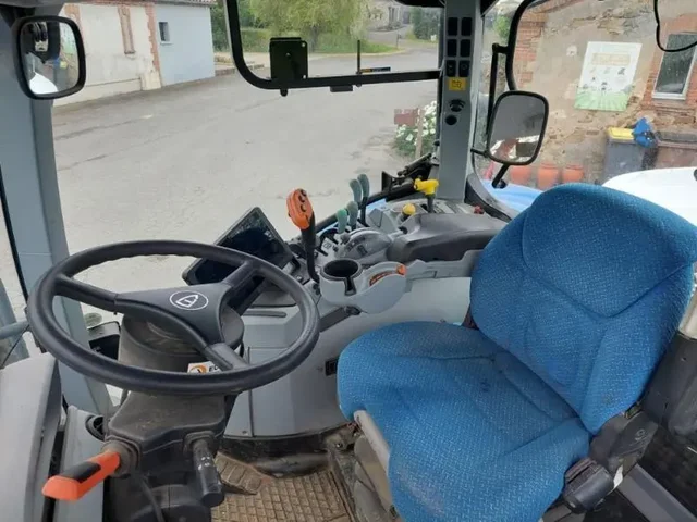 Occasion New Holland T7-210RC à ANTIGNY chez Groupe OUVRARD