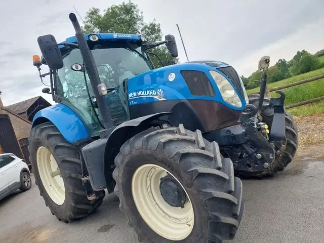 Occasion New Holland T7-210RC à ANTIGNY chez Groupe OUVRARD