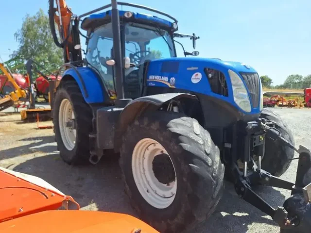 Occasion New Holland T7-220AC à ANTIGNY chez Groupe OUVRARD