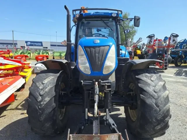 Occasion New Holland T7-220AC à ANTIGNY chez Groupe OUVRARD