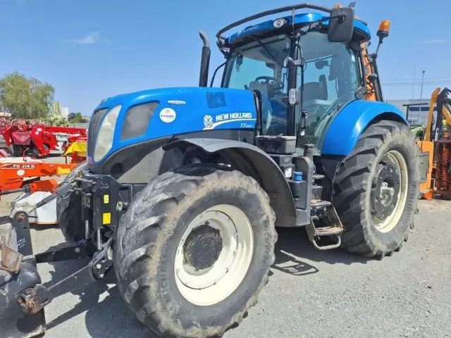 Occasion New Holland T7-220AC à ANTIGNY chez Groupe OUVRARD