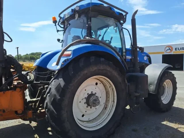 Occasion New Holland T7-220AC à ANTIGNY chez Groupe OUVRARD