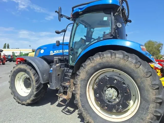 Occasion New Holland T7-220AC à ANTIGNY chez Groupe OUVRARD