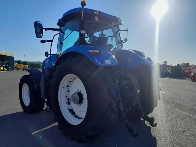 Occasion New Holland T7-220PC-SW à ANTIGNY chez Groupe OUVRARD