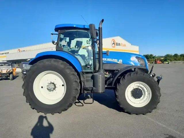 Occasion New Holland T7-220PC-SW à ANTIGNY chez Groupe OUVRARD
