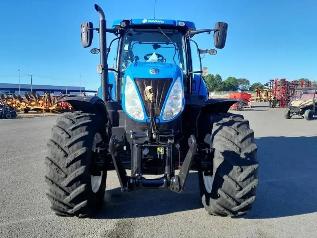 Occasion New Holland T7-220PC-SW à ANTIGNY chez Groupe OUVRARD