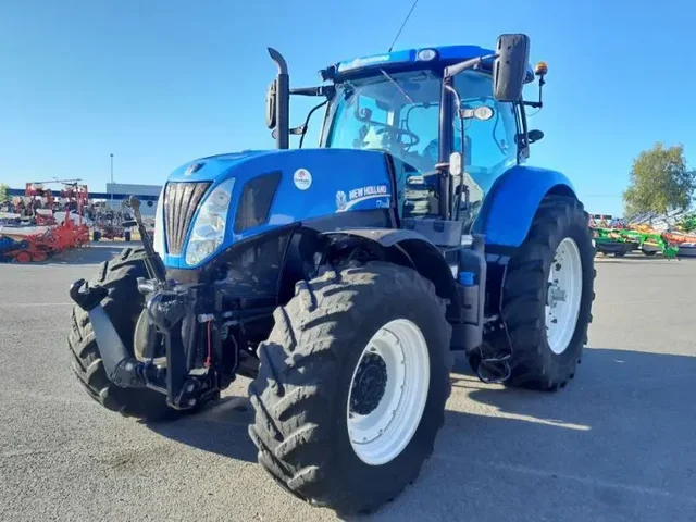 Occasion New Holland T7-220PC-SW à ANTIGNY chez Groupe OUVRARD