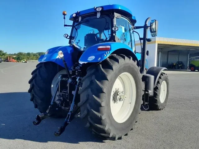Occasion New Holland T7-220PC-SW à ANTIGNY chez Groupe OUVRARD