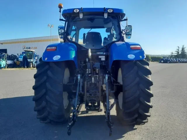 Occasion New Holland T7-220PC-SW à ANTIGNY chez Groupe OUVRARD