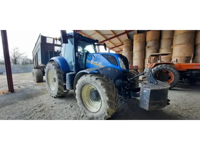 Occasion New Holland T7-225AC à ANTIGNY chez Groupe OUVRARD