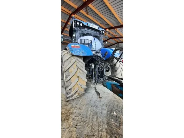 Occasion New Holland T7-225AC à ANTIGNY chez Groupe OUVRARD