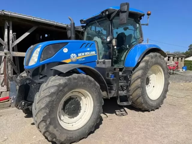 Occasion New Holland T7-230PC à ANTIGNY chez Groupe OUVRARD