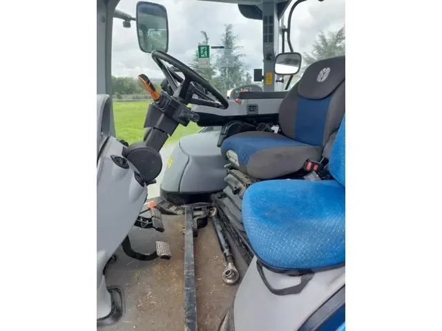 Occasion New Holland T7-235PC-SW à ANTIGNY chez Groupe OUVRARD