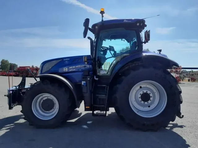 Occasion New Holland T7-245AC-PLMI à ANTIGNY chez Groupe OUVRARD