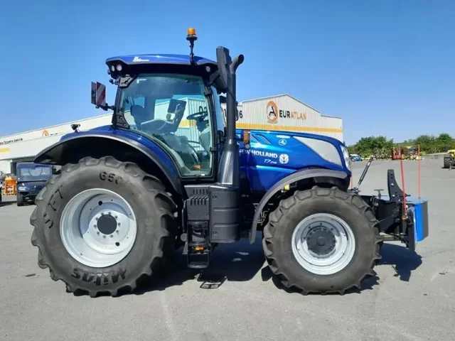 Occasion New Holland T7-245AC-PLMI à ANTIGNY chez Groupe OUVRARD