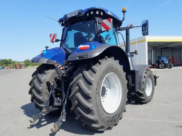 Occasion New Holland T7-245AC-PLMI à ANTIGNY chez Groupe OUVRARD