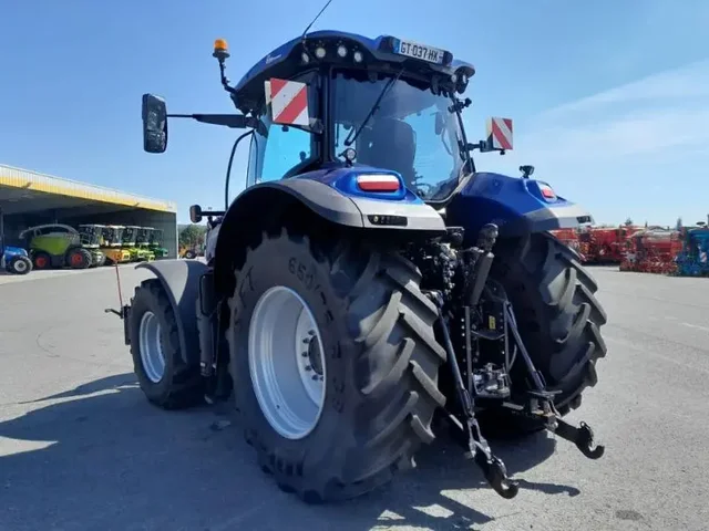 Occasion New Holland T7-245AC-PLMI à ANTIGNY chez Groupe OUVRARD