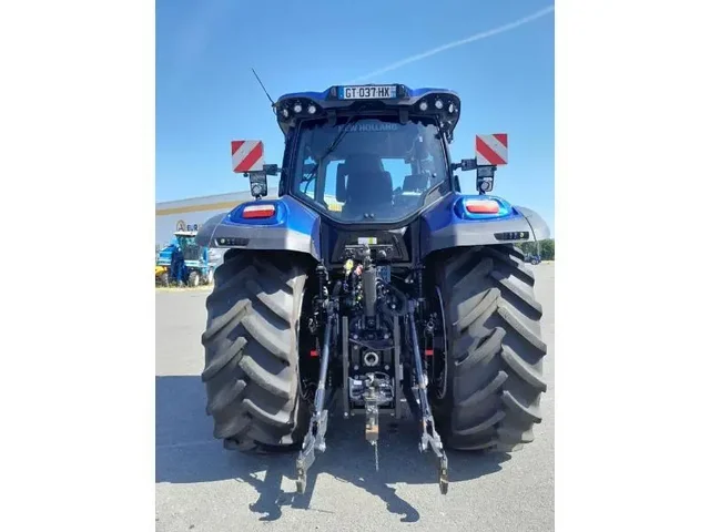 Occasion New Holland T7-245AC-PLMI à ANTIGNY chez Groupe OUVRARD