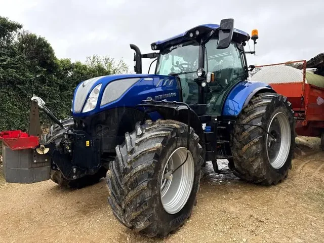 Occasion New Holland T7-245AC à ANTIGNY chez Groupe OUVRARD