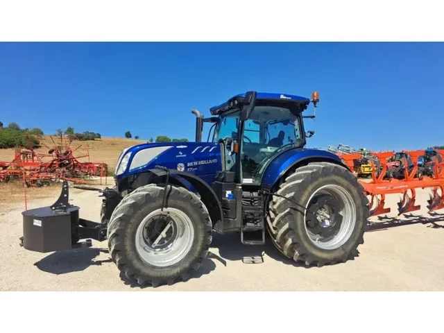 Occasion New Holland T7-245AC à ANTIGNY chez Groupe OUVRARD