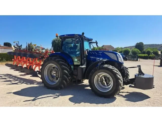 Occasion New Holland T7-245AC à ANTIGNY chez Groupe OUVRARD