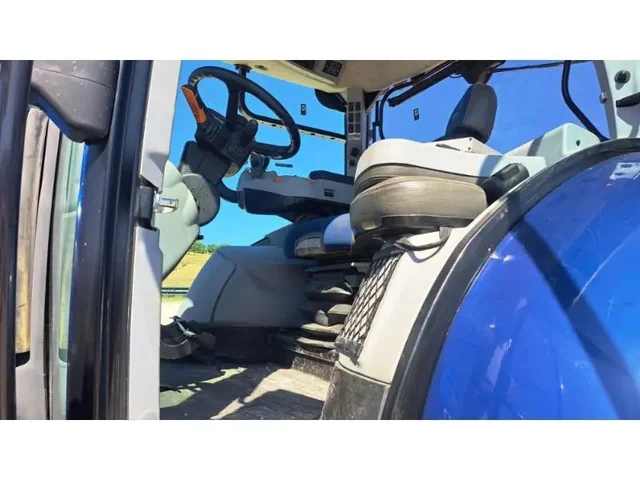 Occasion New Holland T7-245AC à ANTIGNY chez Groupe OUVRARD