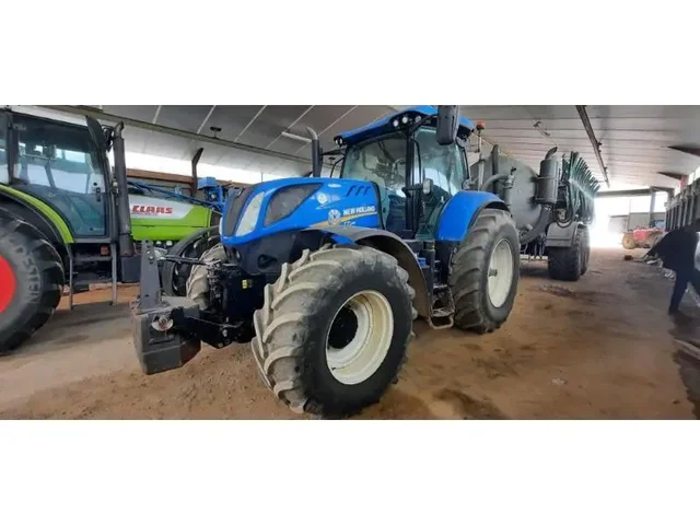 Occasion New Holland T7-245AC à ANTIGNY chez Groupe OUVRARD