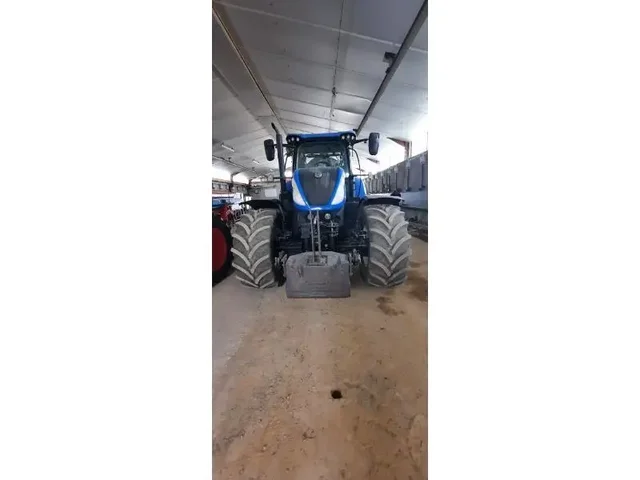 Occasion New Holland T7-245AC à ANTIGNY chez Groupe OUVRARD