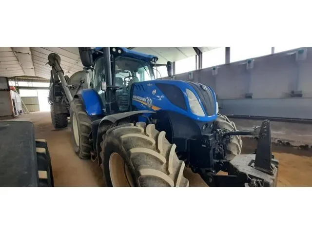 Occasion New Holland T7-245AC à ANTIGNY chez Groupe OUVRARD