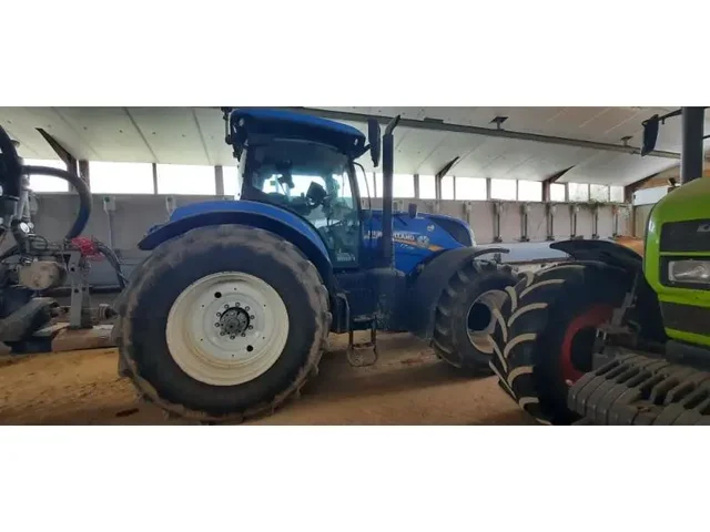 Occasion New Holland T7-245AC à ANTIGNY chez Groupe OUVRARD