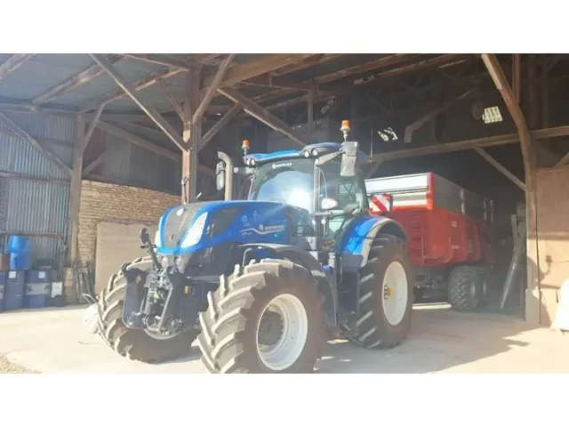 Occasion New Holland T7-245PC-PLMI à ANTIGNY chez Groupe OUVRARD