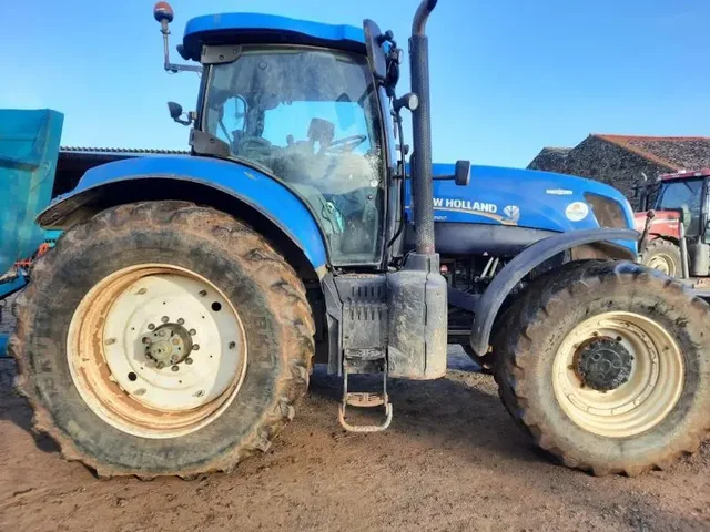 Occasion New Holland T7-260AC à ANTIGNY chez Groupe OUVRARD