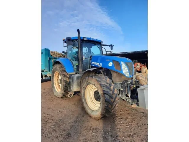 Occasion New Holland T7-260AC à ANTIGNY chez Groupe OUVRARD