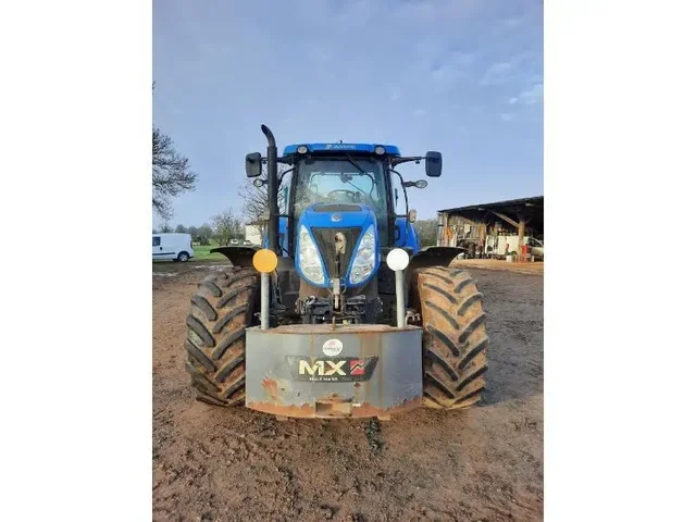 Occasion New Holland T7-260AC à ANTIGNY chez Groupe OUVRARD