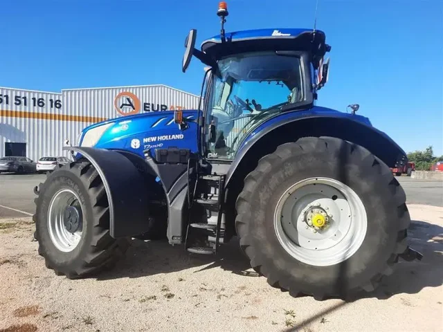 Occasion New Holland T7-275AC-PLMI à ANTIGNY chez Groupe OUVRARD