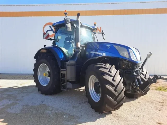 Occasion New Holland T7-275AC-PLMI à ANTIGNY chez Groupe OUVRARD
