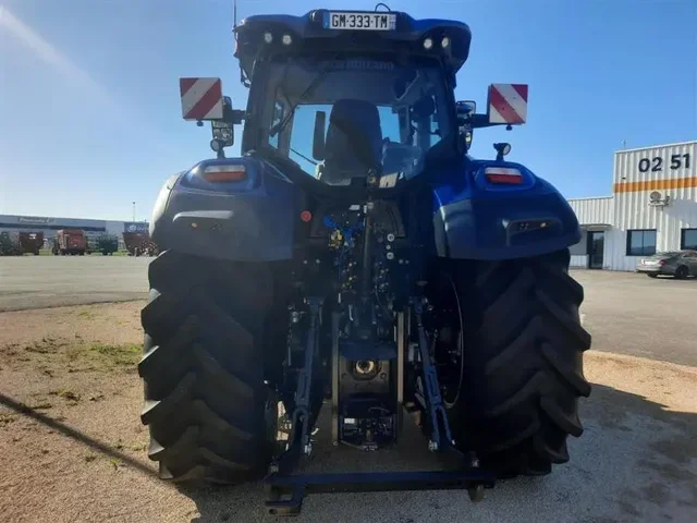 Occasion New Holland T7-275AC-PLMI à ANTIGNY chez Groupe OUVRARD