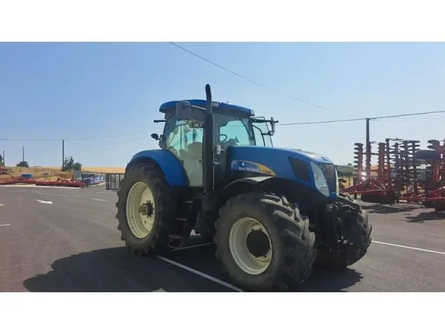 Occasion New Holland T7040 à ANTIGNY chez Groupe OUVRARD