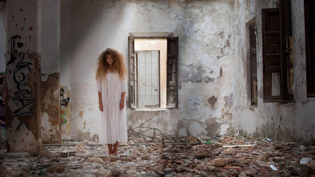 ÐšÐÑ€Ñ‚Ð¸Ð½ÐºÐ¸ Ð¿Ð¾ ÐÐÐ¿Ñ€Ð¾ÑÑƒ girl in abandoned house