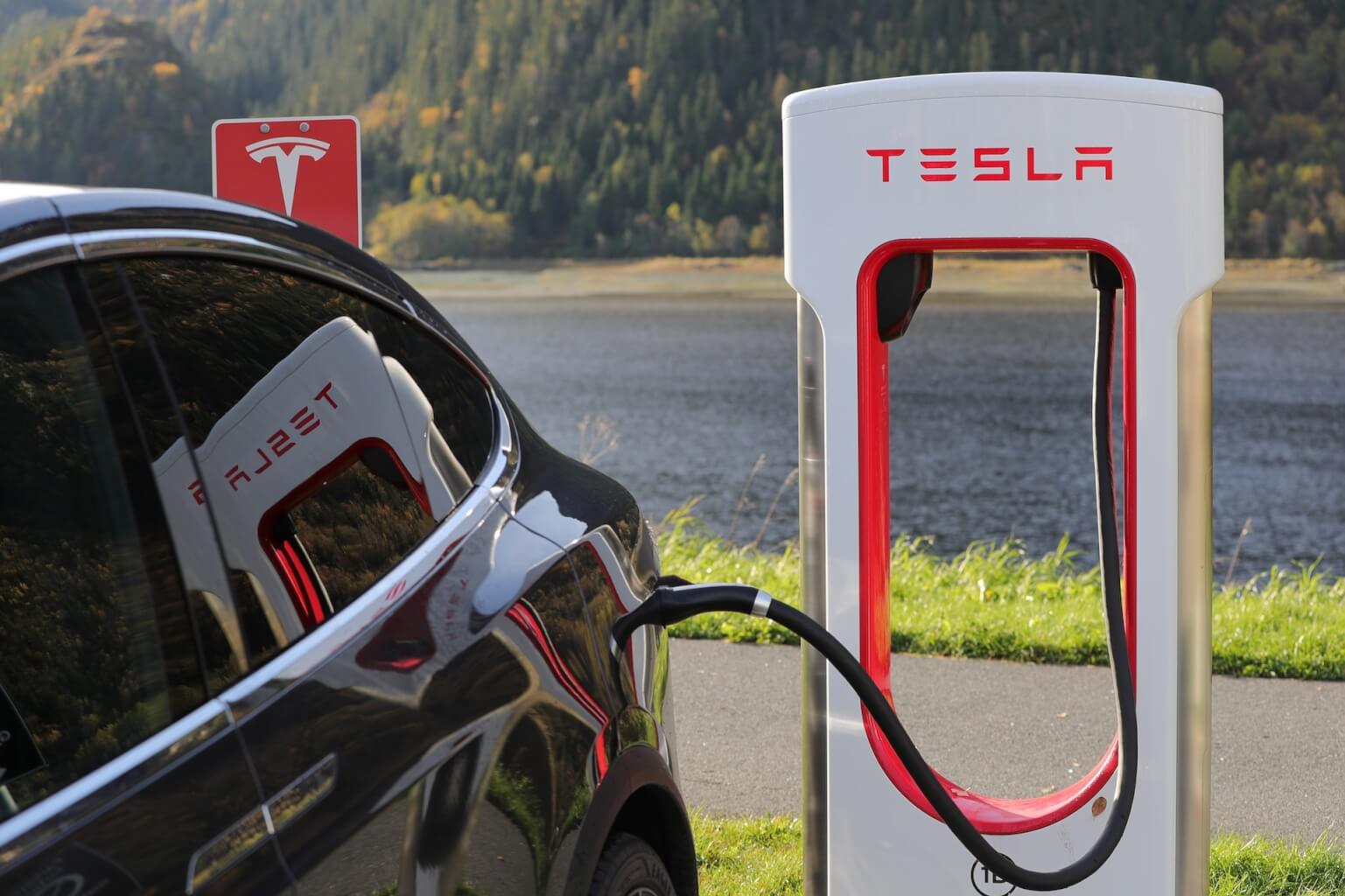 Elektronické auto tesla