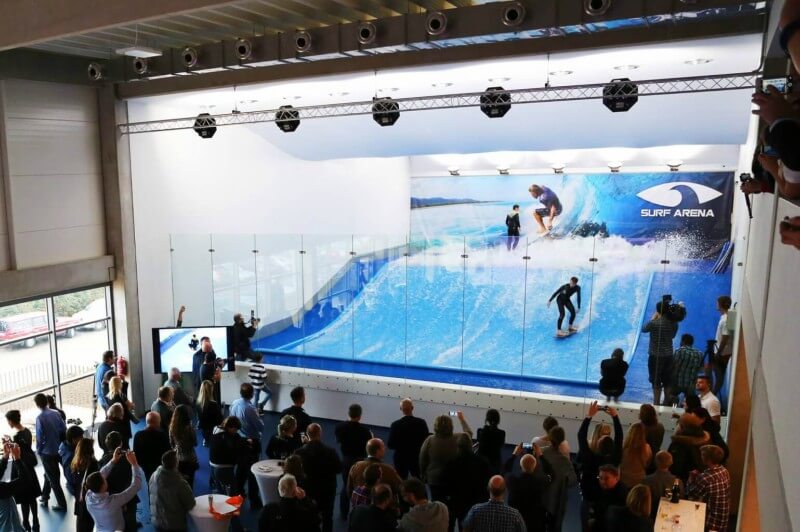 obrázek z článku o indoor surfingu