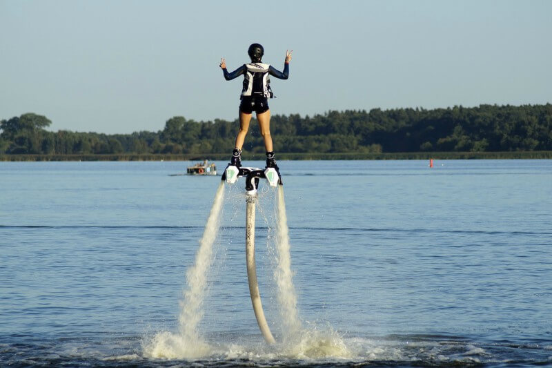 obrázek z článku Už nevíte co u vody? Zkuste flyboarding!