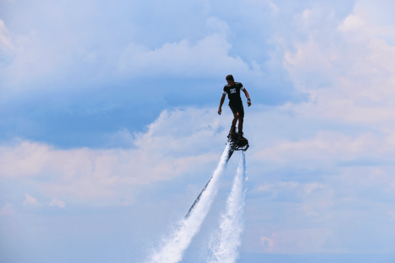 obrázek z článku Už nevíte co u vody? Zkuste flyboarding!